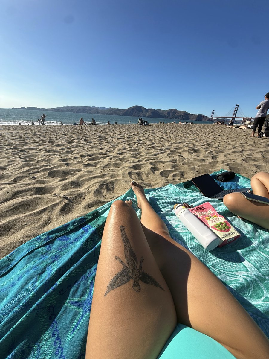 spikeydonuts's tweet photo. Beach bum 🥥 https://t.co/nfEGrlxbe2