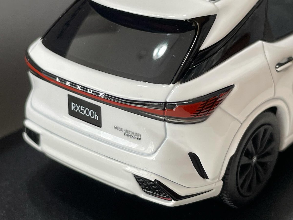 Morgan24312435's tweet photo. RX 500h F SPORT パフォーマンス ホワイトノーヴァガラスフレーク 完成品ダイキャストミニカー https://t.co/t0R8vAlrqy