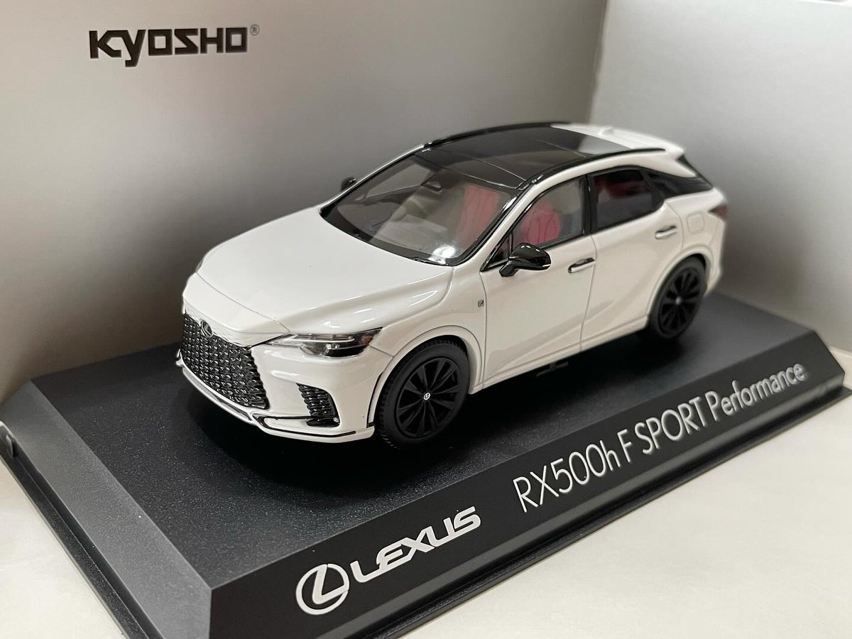 Morgan24312435's tweet photo. RX 500h F SPORT パフォーマンス ホワイトノーヴァガラスフレーク 完成品ダイキャストミニカー https://t.co/t0R8vAlrqy