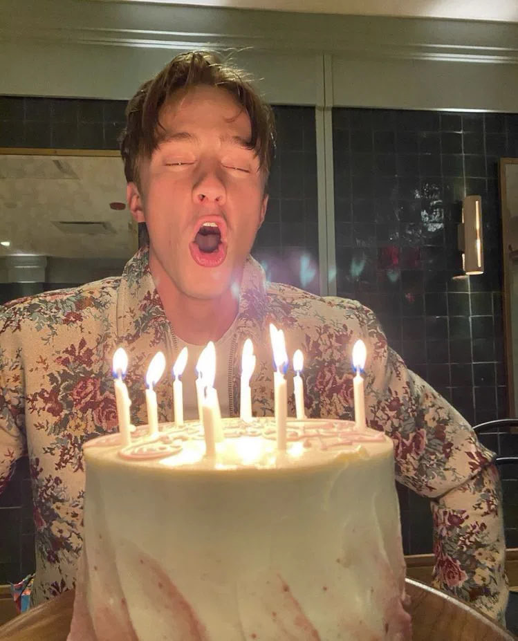 Cloverxobx's tweet photo. Happy birthday @KTMCOVEN  I love u sm 💘💖 https://t.co/AJJteH1QqK