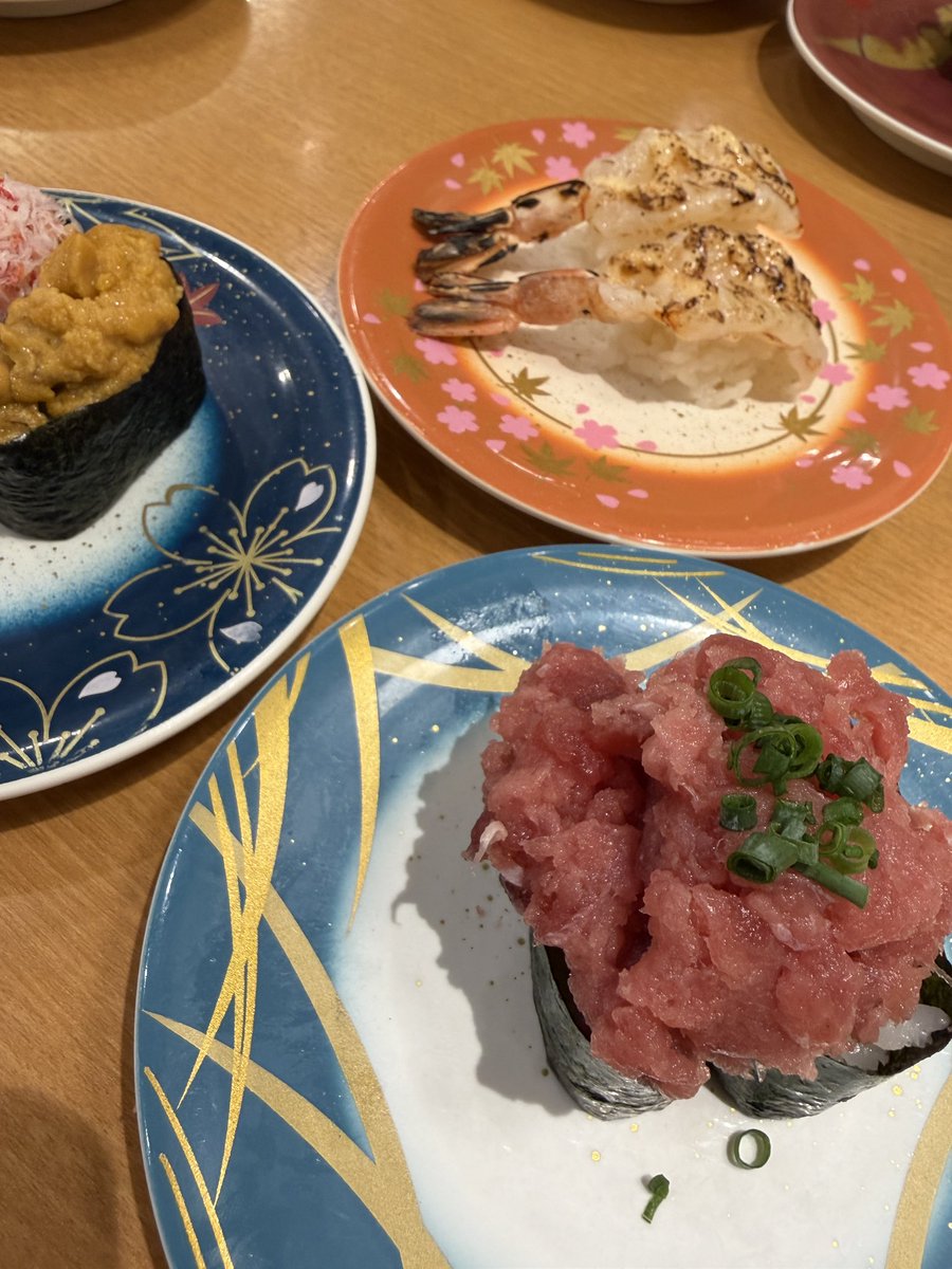 AK2K_'s tweet photo. 木更津のアウトレットは
フードコートでそそられるものがなかったので
回転寿司やまとへ
地魚の握り美味しかった🤤 https://t.co/xOJegbT04N