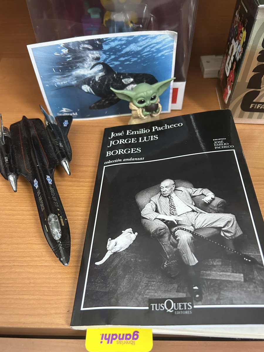 jomargarrigos's tweet photo. Hoy terminé el📚26 del año: “Borges: una invitación a su lectura”📖de José Emilio Pacheco ✍️👨‍💻🇲🇽 “Borges coincide con MacIntyre🏴󠁧󠁢󠁳󠁣󠁴󠁿y Harari 🇮🇱humanos: en cuanto tuvieron el uso de la palabra, reunidos en la caverna, se dieron a contar historias”. El siglo XX de Borges iba a ser 🇦🇷 https://t.co/Ullbh0WNfE