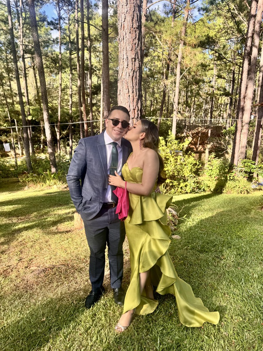darielahc7's tweet photo. Celebrando el amor con mi amor 💒❤️ https://t.co/9OAejrpwUl