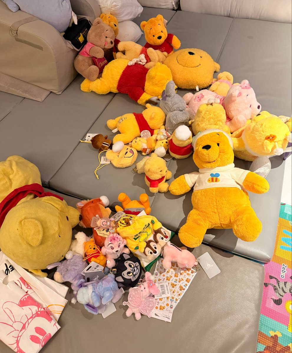Jessandbears's tweet photo. @YUZURUofficial_ @noenoe28 OMG it's happening for real! Congrats! I'm so happy &amp; excited to hear this news!! 
Love you both 🪽🧸💕 ~ from another Pooh fan https://t.co/cVbgL4MUcn