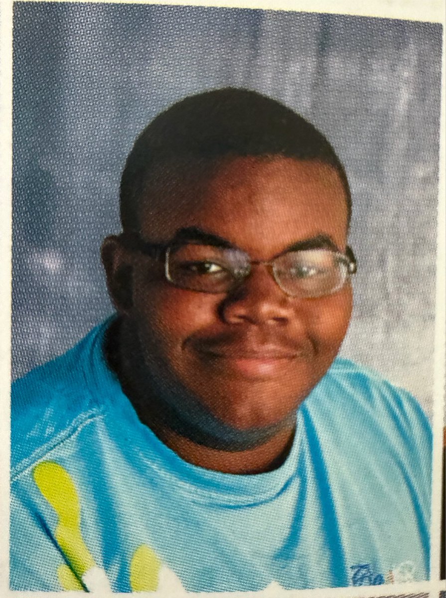 TheLOWReport's tweet photo. Well well well look whose high school pic I found 😭😂😭 @LegendOfWinning https://t.co/37L9NlRPvH