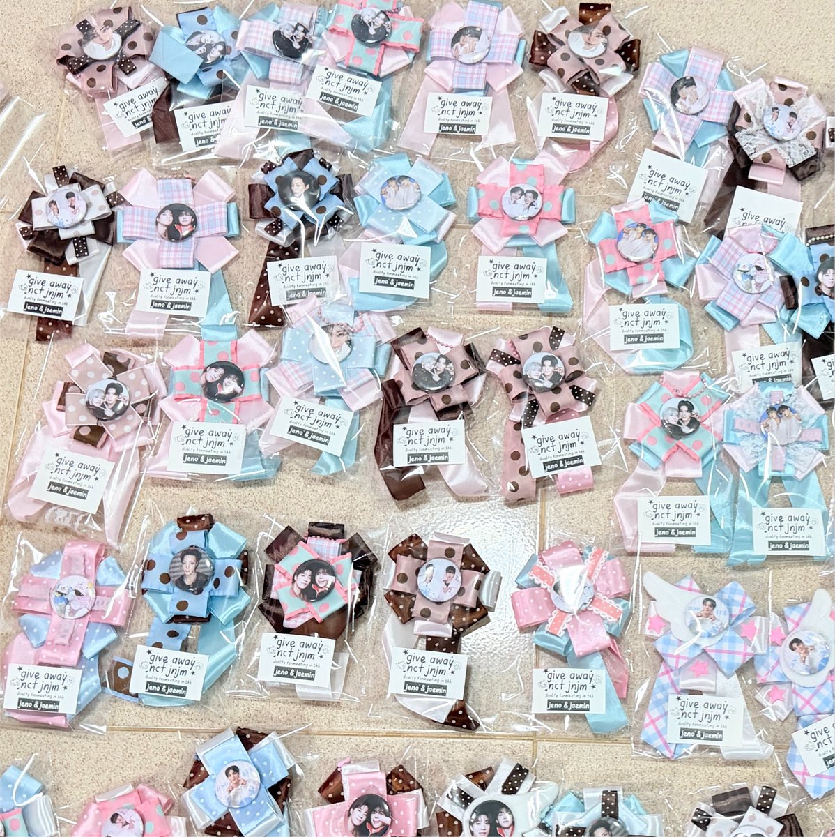 Chayaporntongs1's tweet photo. 🐶🐰 𝑝����𝑠 𝑘𝑖𝑛𝑑𝑙𝑦 𝑟𝑡 ✩˚｡⋆
𓏲⋆.🧺₊˚ Giveaway 🎀🌟
𝐍𝐂𝐓 𝐉𝐍𝐉𝐌 𝐟𝐚𝐧𝐦𝐞𝐞𝐭𝐢𝐧𝐠 𝐭𝐨𝐮𝐫 𝐢𝐧 𝐛𝐤𝐤 
🎀 ˖ Ribbon rosette— 65  ea
location : impact arena date : 7 August - 8 August  time : tba
#NCTJNJM_FANMEETING_TOUR
#NCTJNJM_FANMEETING_TOUR_DUALITY https://t.co/ZwyOOzhRui