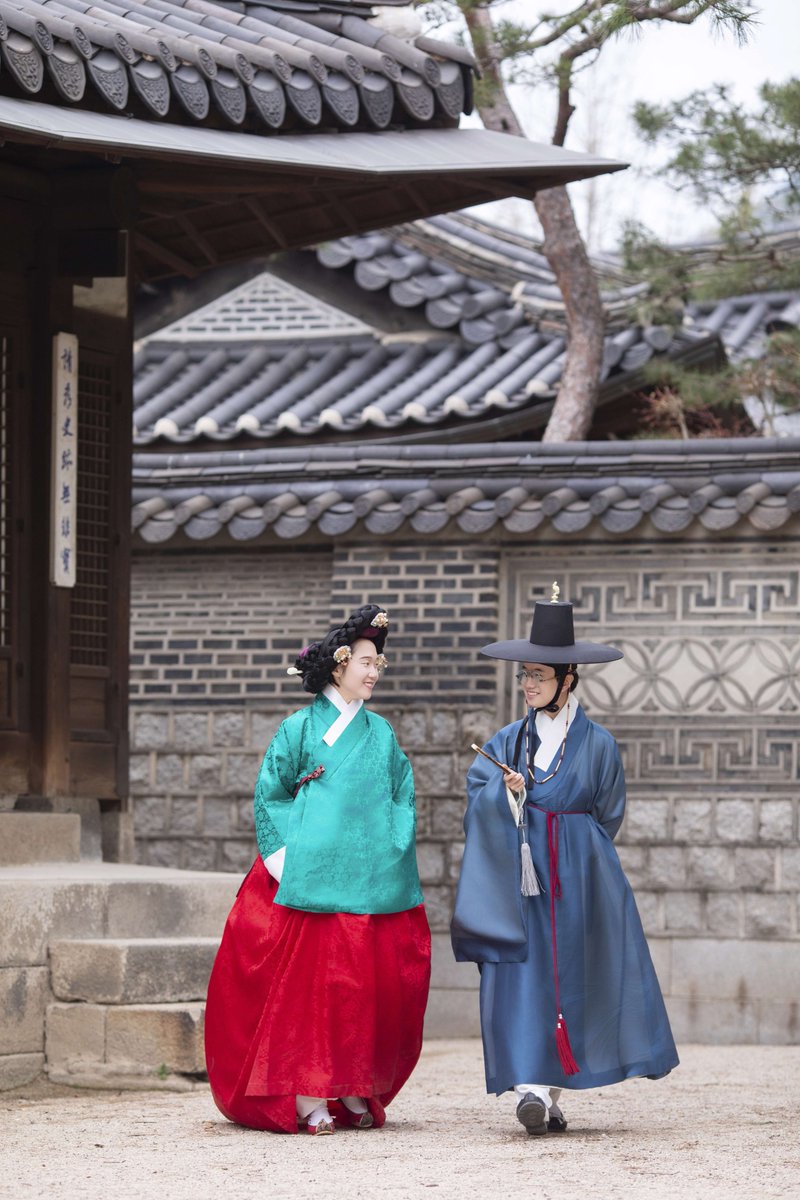 Oreaeui's tweet photo. 오례 (五禮) | 조선 시대 복식 자문 · 맞춤 제작 · 대여

| 대표 이력 |
· 영화 '남한산성' 복식 고증 자문
· 박물관 및 국가유산진흥원 행사 납품·대여
· 버츄얼 스트리머 '향아치' 복식 자문 및 제작 도움

관련 문의는 프로필 링크를 이용해주세요.

https://t.co/AOdWepbljb https://t.co/N1hzKCMomX