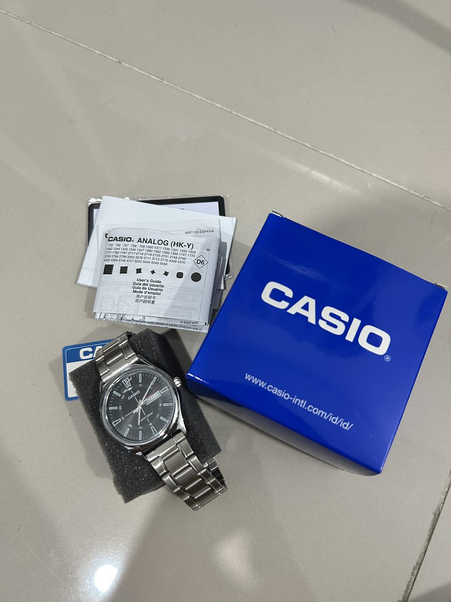 bysnotteau's tweet photo. hi 🐰🍒

wts casio watch Standard Series MTP-V006D-1C Black Dial Stainless Steel Band

─⋆ original 
─⋆ new (belum pernah dipake)
─⋆ minus garansi habis

can by 🍊, price exc admin fees
💌 boleh bgt dm for details 
📍 surabaya, jawa timur

#zonauang #wts

💸 250k https://t.co/oiqKviuM00