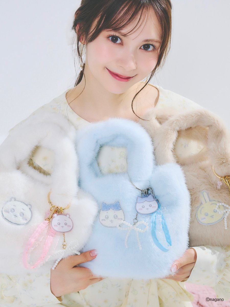 dazzlin_com's tweet photo. ⋱  Special collection  ⋰

dazzlinの初となる「ちいかわ」special collection 💫

本日よりWEBストアでの先行販売が開始！
ぜひチェックしてみてください💭

https://t.co/fuREZonCvz

——————————————————

【ちいかわ/dazzlin　specialcollection】

🏷️フラワーパターンワンピース
price : ￥14,300
pink / blue / yellow
size : free

🏷️モコモコフリルバッグ
price : ￥9,900
off white / blue / yellow
size : free

——————————————————

【 schedule 】

📍8.7(fri) 12:00～
　 WEBストアでの先行販売開始
　（RUNWAY channel ＆ ZOZOTOWNにてお取り扱い予定。）

📍9月中旬頃～
　 全国のdazzlin店舗にて販売開始

※無くなり次第終了となります、予めご了承ください。

——————————————————

#ちいかわ #chiikawa
#dazzlin #ダズリン