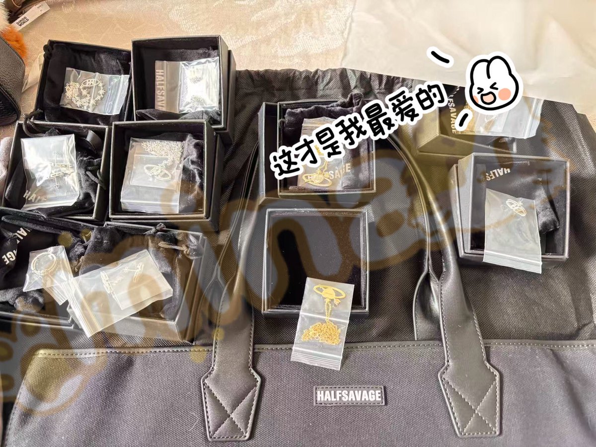 Mina6gu's tweet photo. I paid 8,000 yuan for items I’ve been craving, yet they bundled so many unwanted goods together.😂😭

#BabeCats
#HALFSAVAGE
#Pavelphoom https://t.co/2XmMF9DO0b