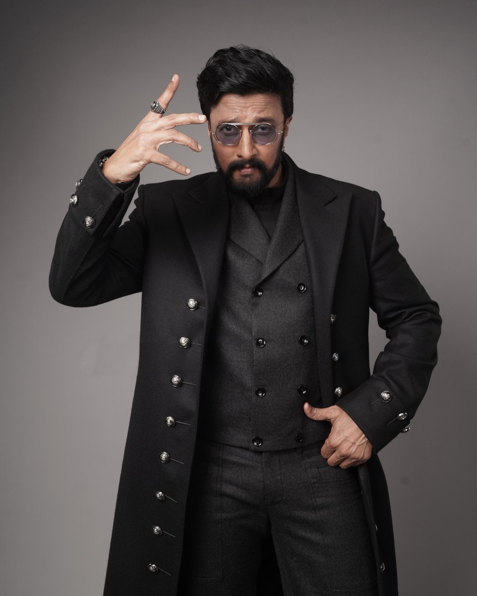 KSFA_Official's tweet photo. #KicchaSudeep's Brand New Stylish Still from #BiggBoss photoshoot.. 😍🤌🏻💥

#BBK13 Coming Soon.. 🔜
#BiggBossKannada @KicchaSudeep @ColorsKannada https://t.co/Qdvb7VRxlT