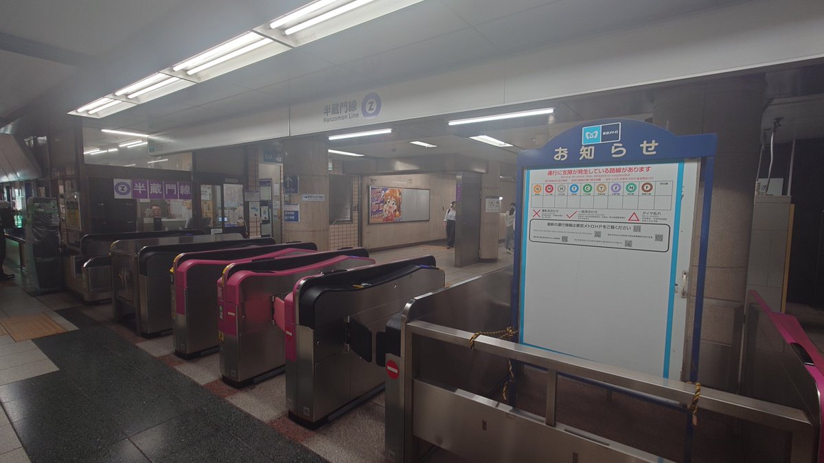 Layla3_Katsudo's tweet photo. 日野茜誕生日応援企画様が東京メトロ半蔵門線神保町駅改札内の神保町交差点方面改札入りすぐの昇りエスカレーター出口に掲出された、明日8/4(火)にお誕生日を迎える日野茜さんを祝う #デレマス応援広告 を見に来ました
ユニットメンバーの本田未央、高森藍子、堀裕子、そして鷺沢文香、姫川友紀さんも https://t.co/12J05tM6cO