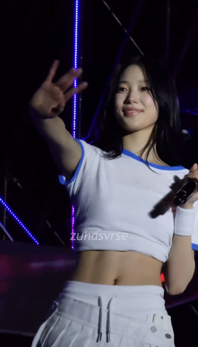 whiteAngell0009's tweet photo. 腹筋凄い！女性でここまで行くのにどれだけ日々のストイックな体型管理を行っているのだろうか...色んな面で努力を惜しまず頑張れる人はとてもかっこいいし尊敬し
ちゃう... https://t.co/qUt7DcZyY6