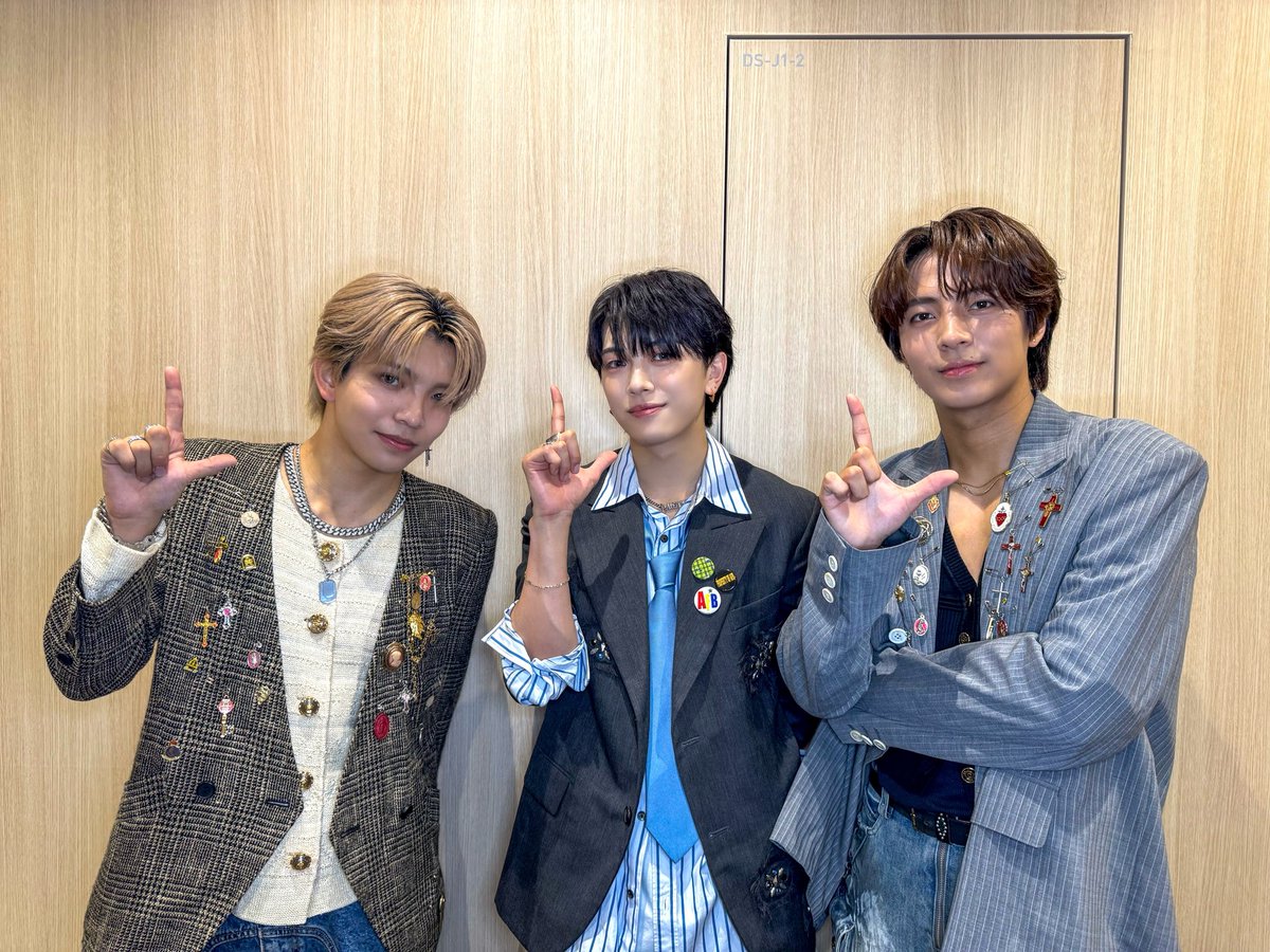 LIL_LEAGUE_'s tweet photo. #LILxNEXxAA_LOCA 🌺 with
#DXTEEN #平本健 さん

Thank you🙏
https://t.co/IsuaI9nxbv

@official_DXTEEN
#LILLEAGUE 
#中村竜大 #山田晃大 https://t.co/kcIFOqp8l5