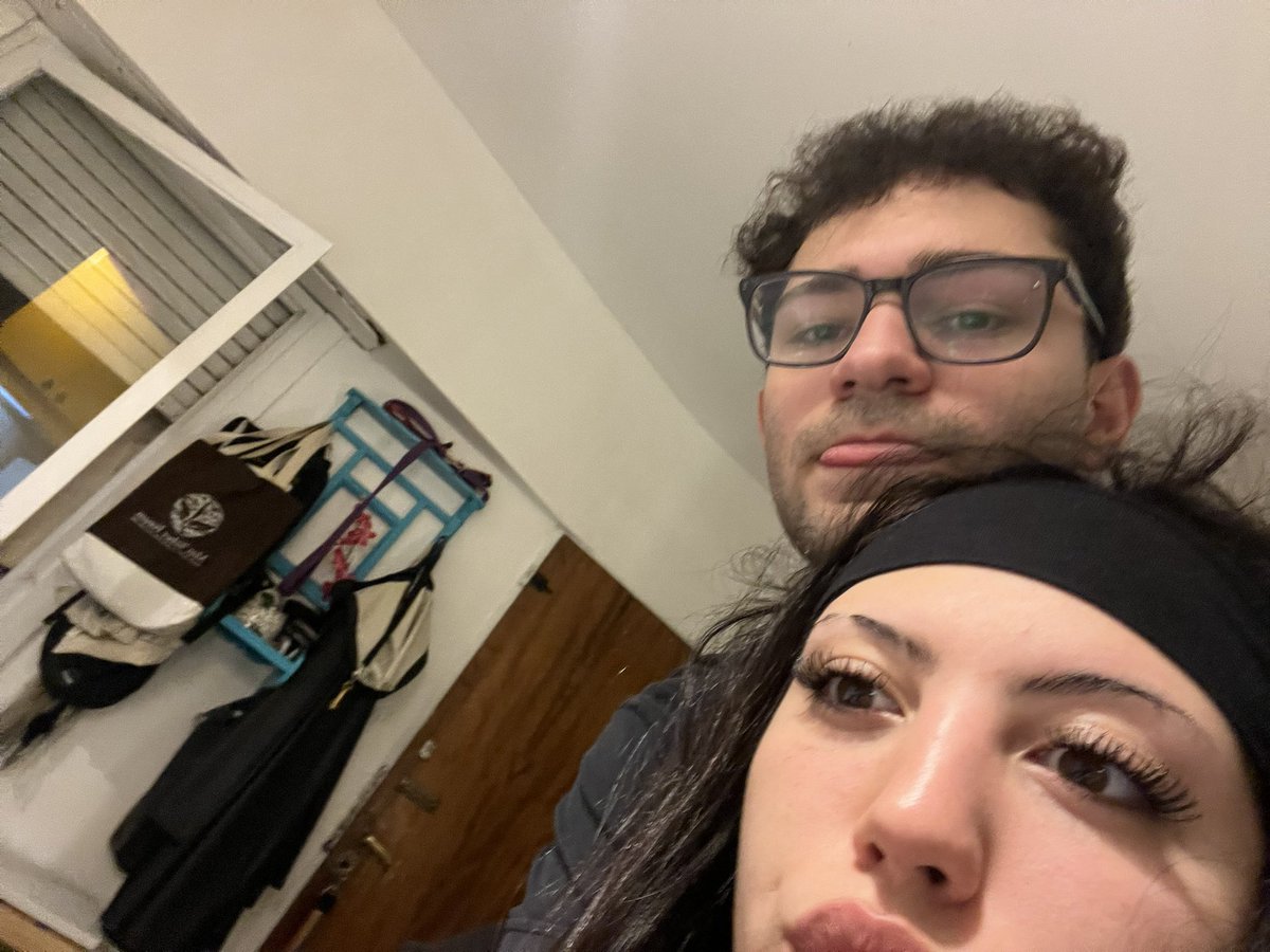 jjuliwyy's tweet photo. hace un año vengo terminando los domingos asi por fa deja de descansar a mi papa por fa odio los domingos 🥲🥲 https://t.co/cvFHVwsQKi