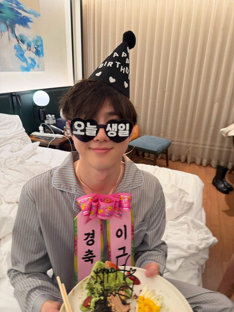 SUHOpixel's tweet photo. 260803 kimjuncotton ig [1/4]

“EXhOrizon behind the scenes” 

#수호 #SUHO #EXhOrizon @weareoneEXO https://t.co/7QFbXwvdNm