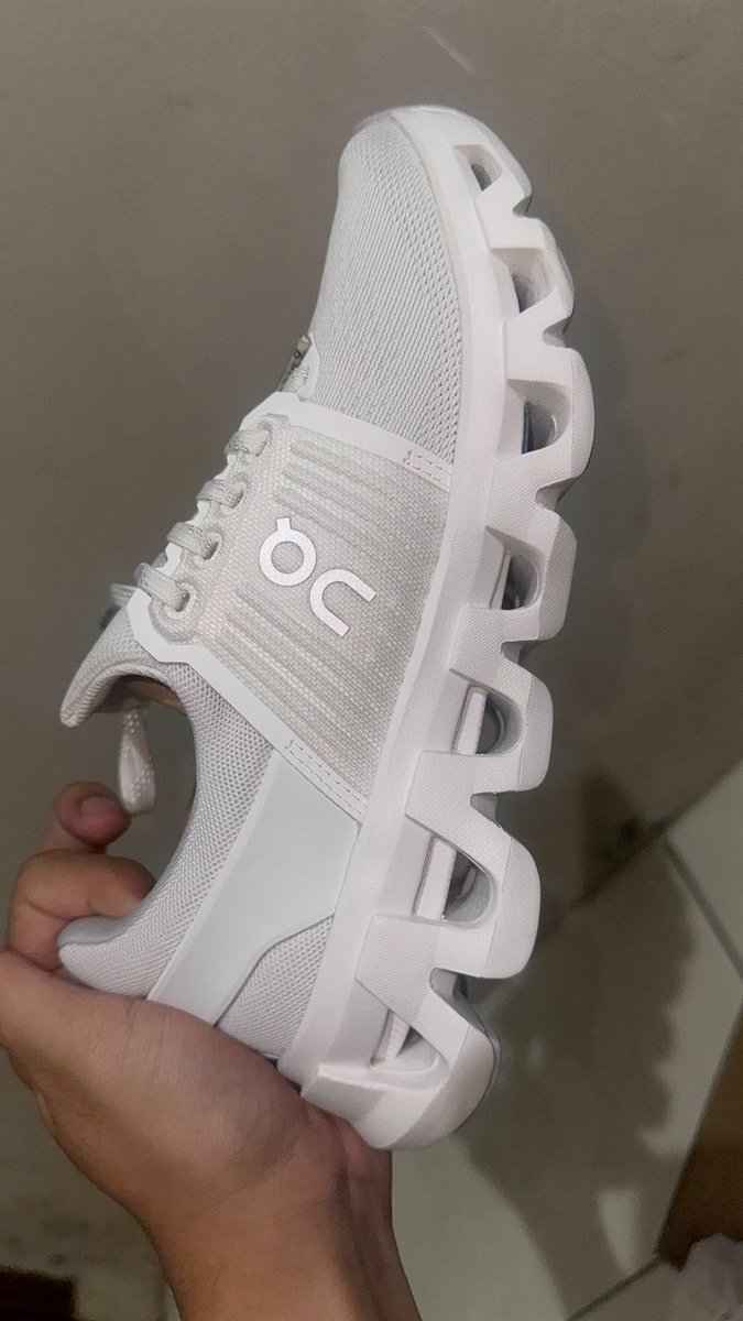 cadokjess's tweet photo. JUAL RUGIII On Cloudswift 4 Advantage 🤍✨
belum nyentuh tanah sama sekali, Masih baru bangettt, belum dipakai sama sekali 🥹 Belinya langsung di Foot Locker, jadi dijamin original.
sepatu uk 36 Women
Open harga 1,5 (nego aja ya)
📍 COD jakarta
#oncloud #BU https://t.co/74ba0bGMt0