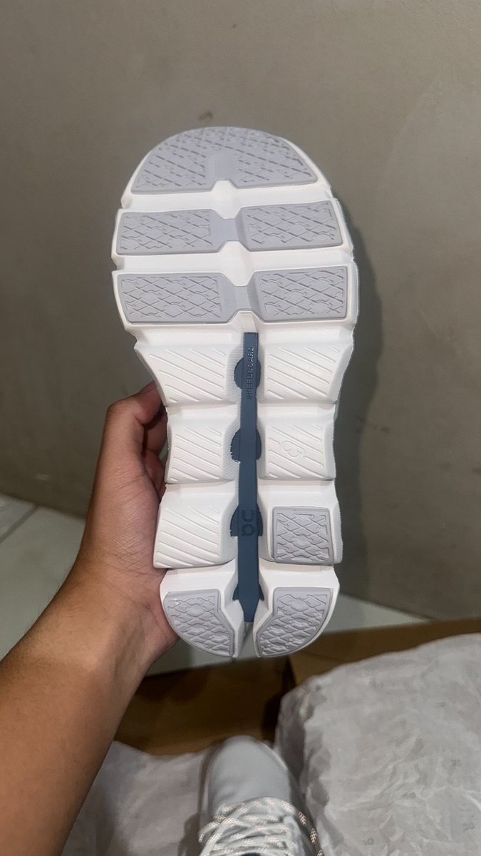 cadokjess's tweet photo. JUAL RUGIII On Cloudswift 4 Advantage 🤍✨
belum nyentuh tanah sama sekali, Masih baru bangettt, belum dipakai sama sekali 🥹 Belinya langsung di Foot Locker, jadi dijamin original.
sepatu uk 36 Women
Open harga 1,5 (nego aja ya)
📍 COD jakarta
#oncloud #BU https://t.co/74ba0bGMt0