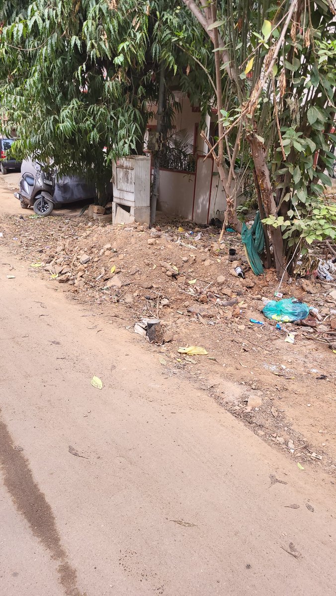 nmanjunatha2167's tweet photo. ಇದು ಬೆಂಗಳೂರಿನ ಪ್ರತಿಷ್ಠಿತ ಇಂದಿರಾನಗರದ ನಿಜ ಸ್ಥಿತಿ! ಎರಡು ತಿಂಗಳಿನಿಂದ ರಸ್ತೆ ಅಗೆದು ಬಿಟ್ಟಿದ್ದಾರೆ – ಇಂದಿರಾನಗರ ನಿವಾಸಿಗಳ ಗೋಳು!! https://t.co/6yRDUGeRcU