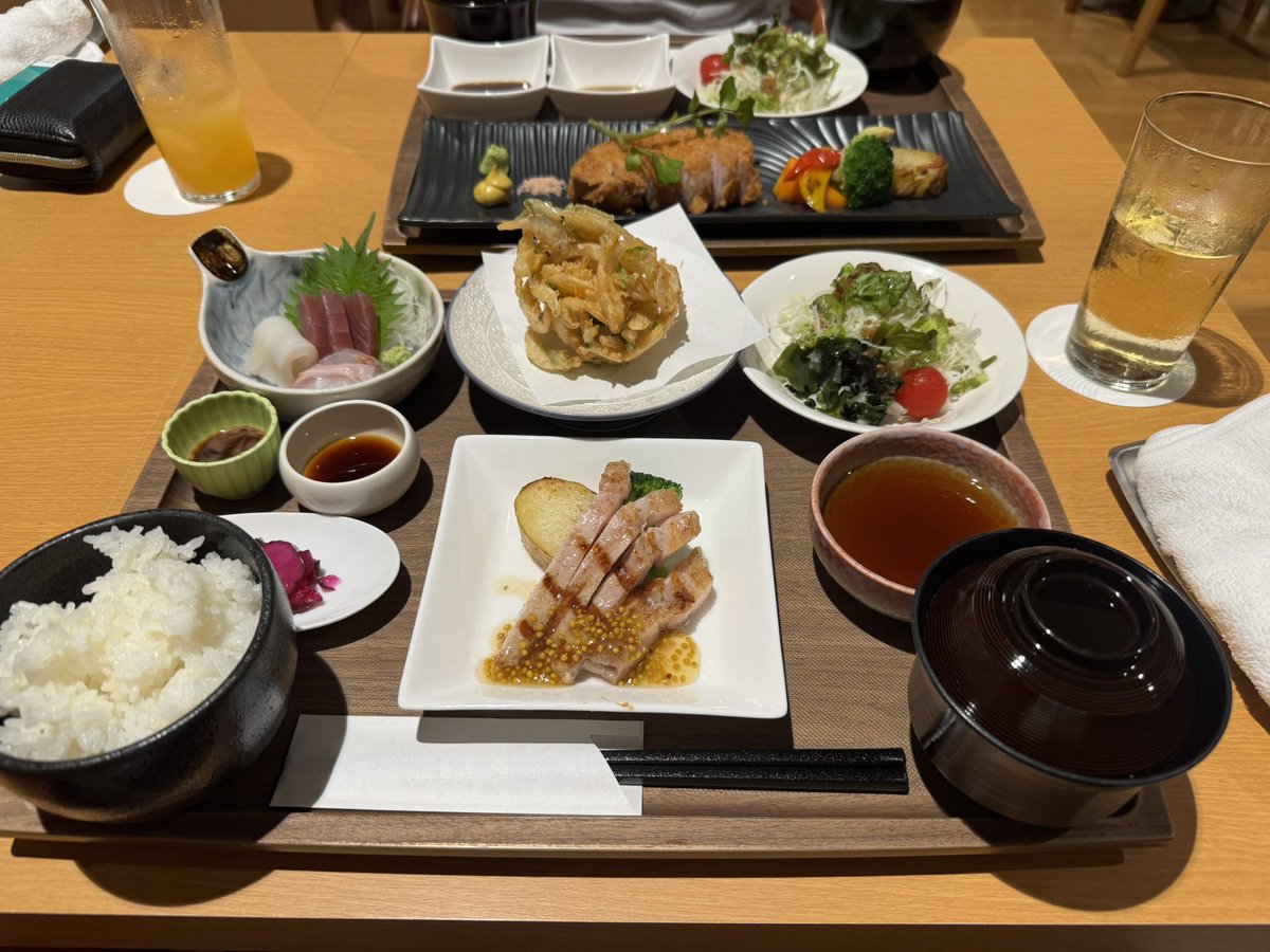 hashisho15's tweet photo. 一昨日の夜ご飯はホテルで🙌
昨日は新潟で、イタリアンとデザートにクレープ食べた🙌 https://t.co/pcctBWqxyW