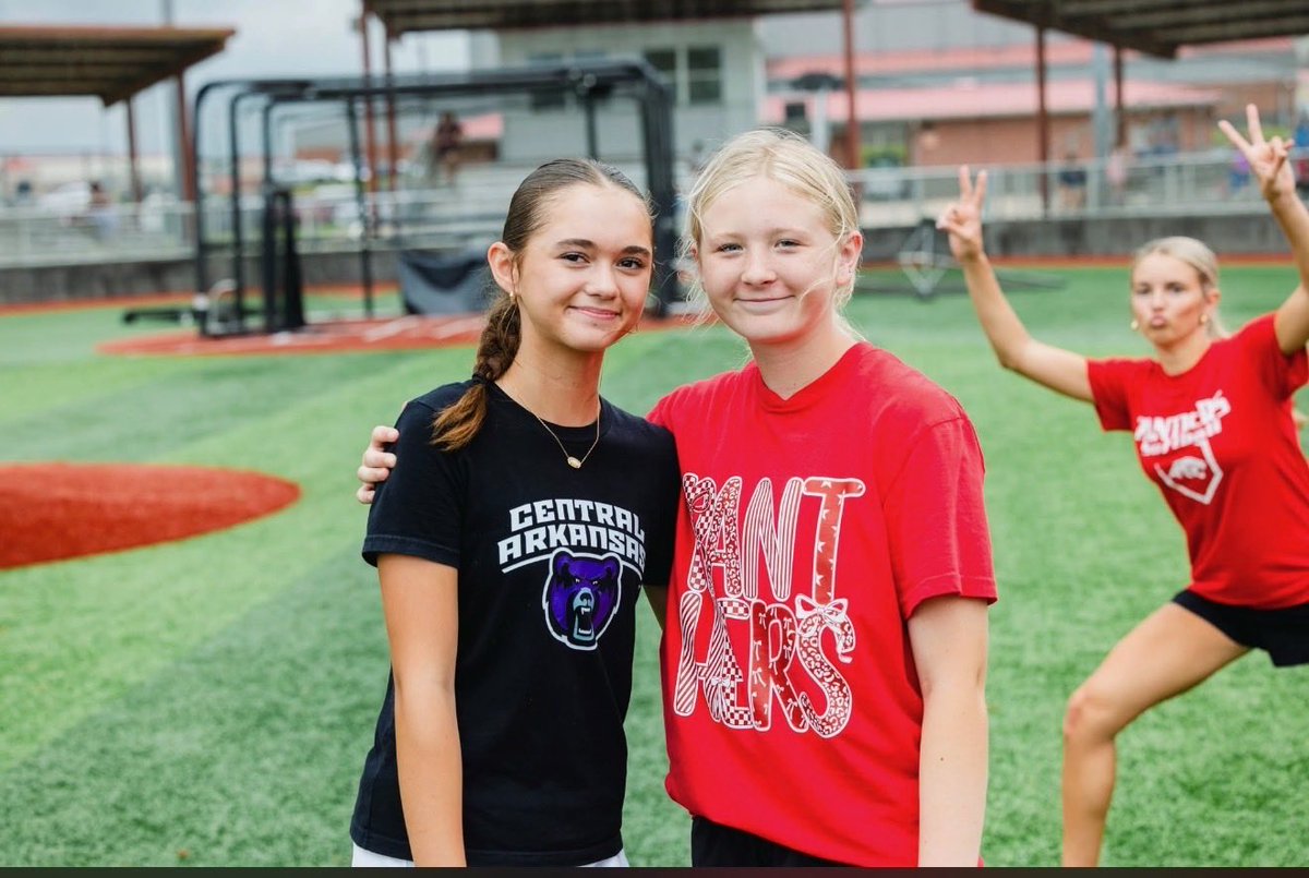 JaceySmith2030's tweet photo. Had a great time volunteering at the Cabot Panther Softball Youth Camp in June! 🥎 It was so much fun helping the next generation of players grow their skills and love for the game. Thank you to the coaches, players, and volunteers for making it such a great event! ❤️🐾 https://t.co/ACyXHkp2Mn