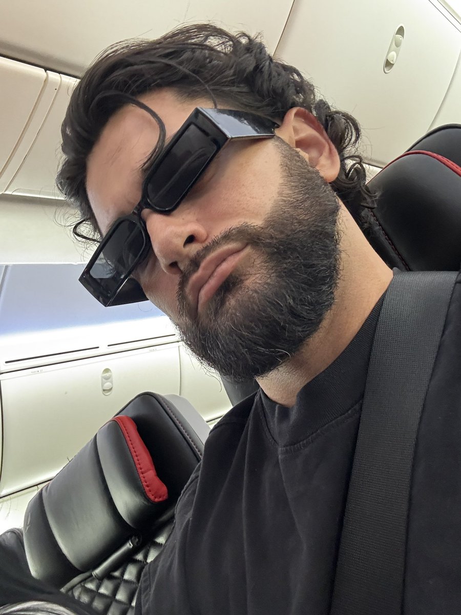 Arthurmontoya01's tweet photo. Y ahora, una en el avión 😏🔥

https://t.co/5hBhGOFeNT https://t.co/bgpvjWXga1
