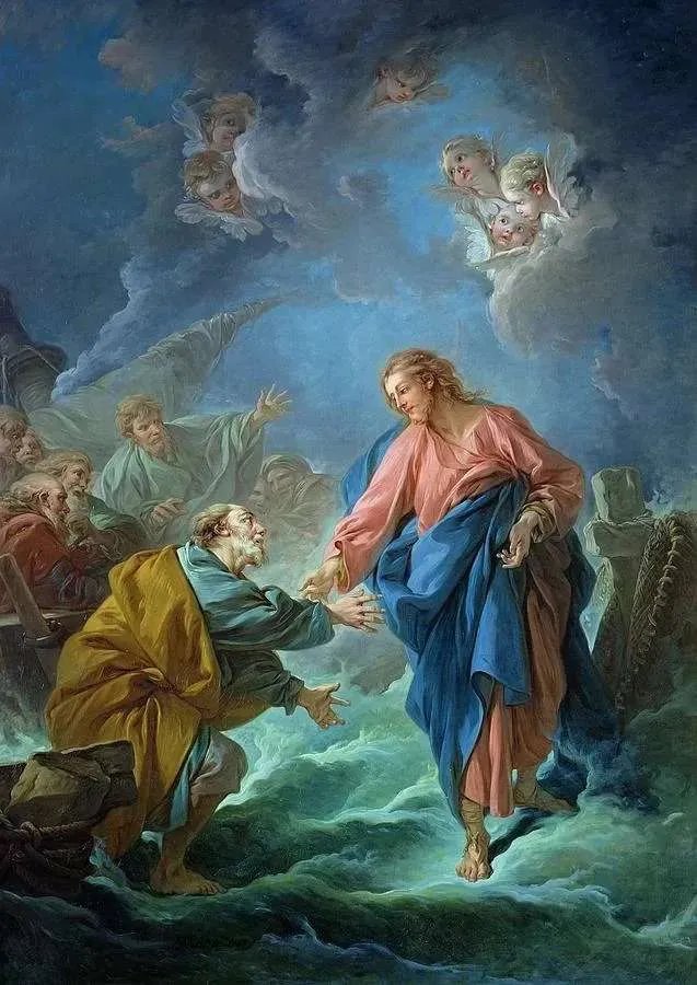 SacerdosMariae's tweet photo. Hay palabras que agradan, pero no vienen de Dios. Y hay verdades que incomodan, pero salvan. La liturgia de hoy nos invita a distinguir entre la falsa seguridad y la confianza verdadera, que solo puede ponerse en Cristo.

1️⃣ Jananías prometía una solución rápida, agradable y sin conversión. Jeremías, en cambio, tuvo que anunciar una verdad incómoda. No siempre quien habla de parte de Dios ha sido realmente enviado por Él.

2️⃣ La falsa profecía ofrece seguridad sin obediencia, esperanza sin cruz y consuelo sin verdad. Pero una confianza construida sobre la mentira termina convirtiendo el yugo de madera en un yugo de hierro.

3️⃣ También hoy podemos confundir la voz de Dios con aquello que simplemente deseamos escuchar. No toda palabra religiosa es Palabra de Dios. No todo mensaje optimista procede del Espíritu Santo.

4️⃣ El salmo nos enseña la actitud correcta: «Apártame del camino falso». Antes de pedir que Dios confirme nuestros planes, deberíamos pedirle que purifique nuestra mirada y nos enseñe sus caminos.

5️⃣ En el Evangelio, Pedro camina sobre las aguas mientras mantiene los ojos puestos en Cristo. Empieza a hundirse cuando deja de mirar al Señor y se concentra únicamente en el viento.

6️⃣ La fe no consiste en negar la tormenta. El viento era real. Las olas eran reales. El miedo también. Pero más real era Cristo, que caminaba sobre aquello mismo que amenazaba con hundirlos.

7️⃣ Cuando Pedro grita: «Señor, sálvame», Jesús no le da una explicación desde lejos. Extiende la mano y lo agarra. Esa oración breve puede sostener toda una vida.

8️⃣ El verdadero profeta no nos adormece con falsas seguridades. Nos conduce hacia Cristo. Y Cristo no siempre calma primero la tormenta: muchas veces, antes de calmar el mar, fortalece nuestra fe.

9️⃣ Hoy el Señor vuelve a decirnos: «Ánimo, soy yo, no tengáis miedo». No pongamos la confianza en voces cómodas ni en promesas fáciles. Pongamos los ojos en Cristo, porque solo Él puede sostenernos sobre las aguas.

🔟 La verdad de Dios no siempre coincide con lo que deseamos escuchar, pero siempre nos conduce a la vida. Cuando arrecie el viento, no miremos solo la tormenta. Miremos a Cristo y gritemos con Pedro: «Señor, sálvame». Su mano nunca llega tarde.

Que así sea.

#EvangelioDelDía #PalabraDeDios #Fe #ConfianzaEnDios #Jesucristo #Oración #IglesiaCatólica