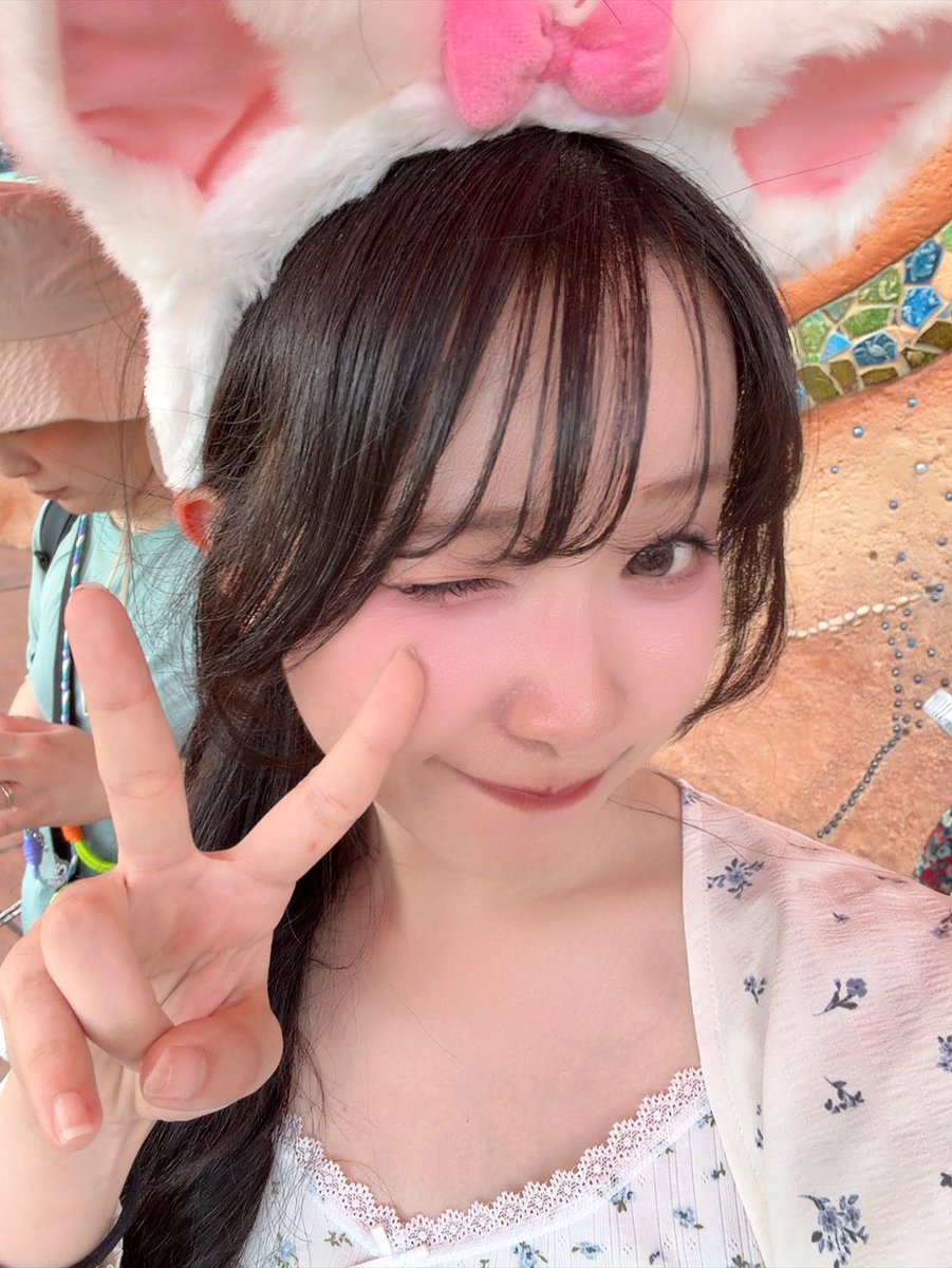 tsukidayo1234's tweet photo. 月曜日〜！！
今日ちょっと涼しい気がする！
たくさん水分はとってね〜🥤 https://t.co/XLBbKzoT8A