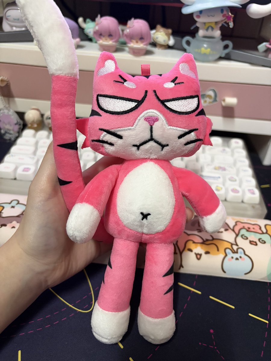 AshikoRIKI's tweet photo. I finally can costest(after i style the wig) :') Seller forgot to ship the plushie together with the cos and i had to wait more longer zzzzz https://t.co/P37SbTHJ58