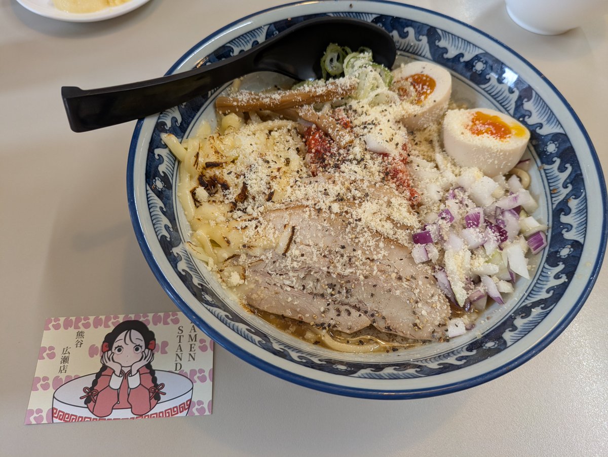 daka0212's tweet photo. 本日のランチ🍜
#RAMENSTAND 熊谷広瀬店さん
特製チーズトマトまぜそば
炙ったチーズ&粉チーズの濃厚さにトマトの旨味がとても良き💗
卓上タバスコもあるんだけどこれもまた合うのよね…✨
美味しかった🍜
#ラーメン https://t.co/NkxbEb27qg