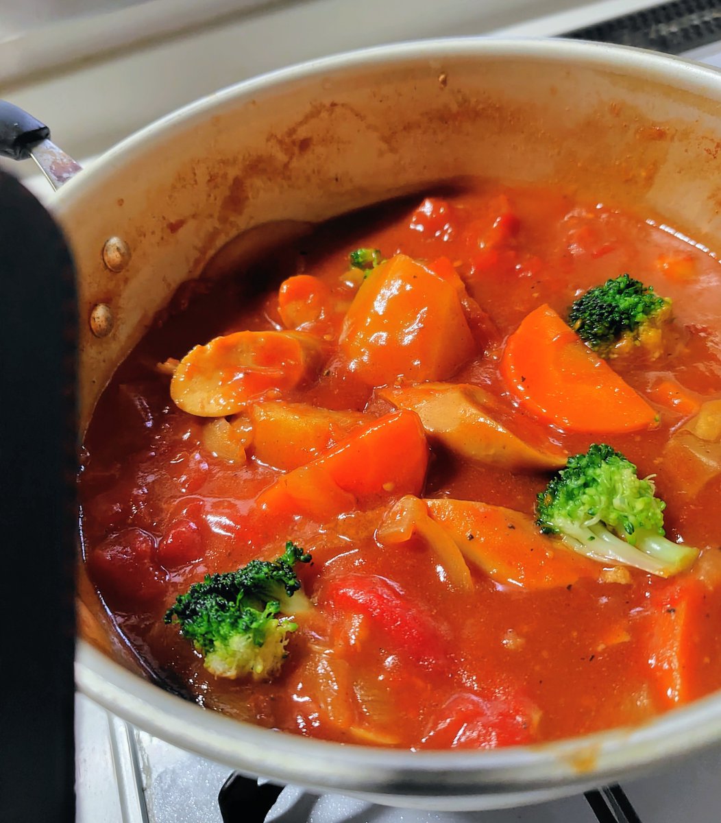 Mdfh8O2wglbd4By's tweet photo. ⭕️1日1つ低コレステロール食品

ルーはコレステロールが高いので
トマトとカレー粉 魚肉ソーセージで作りました
 味は未知数😅 https://t.co/CBcwB6fusv
