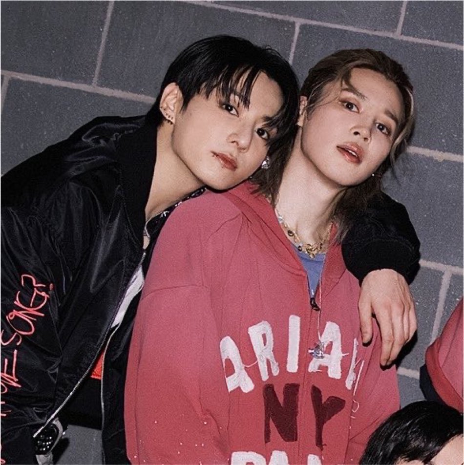 swifpjm's tweet photo. tem uma coisa nessa foto que eu n vou elaborar muito mais saibam que tem https://t.co/ewTDB7sQo6