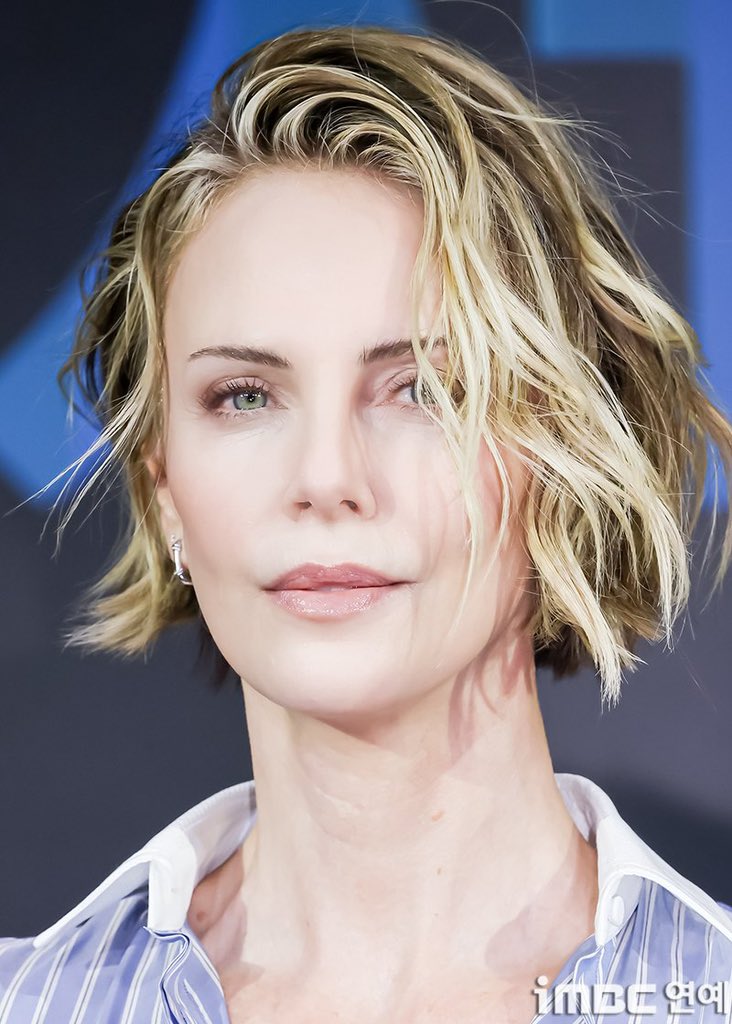 badpostcharlize's tweet photo. FACE BANK ECONOMY https://t.co/oHGPHIFXZJ