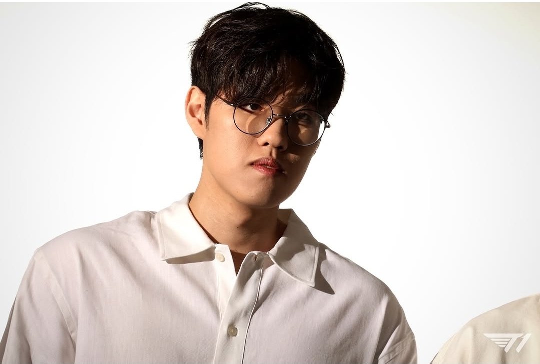Be_yon_'s tweet photo. 깔끔한 흰셔츠 라니...🫠 https://t.co/iAH4iZMI4S