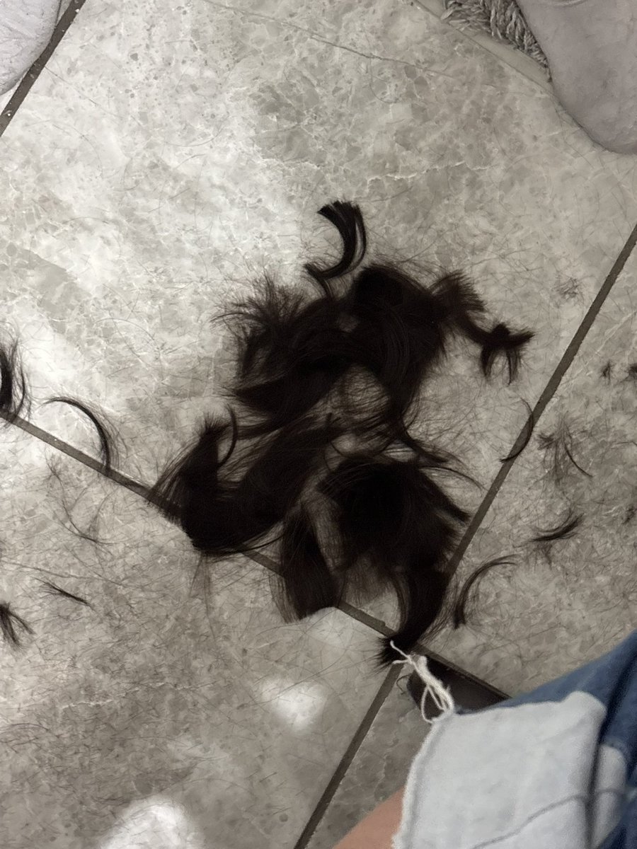 jujuyuma's tweet photo. CRAZY productive dayโฆ went to houston spontaneously.. bought kpop albums, decorated shirts, cut AND dyed my hair.. and made bracelets #AWESOMEDAY #YAY #friendship https://t.co/RDTXaxno4S