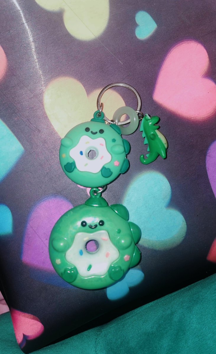 Miichel701's tweet photo. #keychains #keychain #kidcore #kidwave #toycore #toywave #donut #donuts #kawaii #toy #toys #collectiblrs #collector #accessories #collection #handmade #charm #charms #bunnydonut #dinodonut #beardonut #bunny #dino #dinosaur #teddybear #kitty #catdonut #diy #made #custom https://t.co/Zwp3HcgFgp