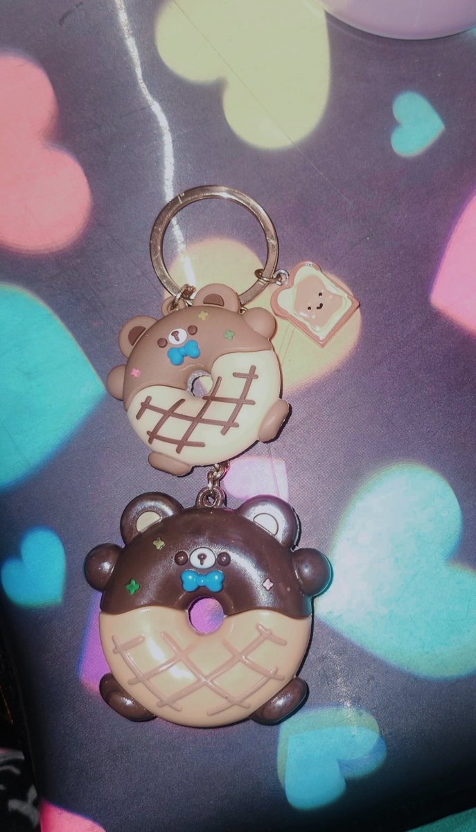 Miichel701's tweet photo. #keychains #keychain #kidcore #kidwave #toycore #toywave #donut #donuts #kawaii #toy #toys #collectiblrs #collector #accessories #collection #handmade #charm #charms #bunnydonut #dinodonut #beardonut #bunny #dino #dinosaur #teddybear #kitty #catdonut #diy #made #custom https://t.co/Zwp3HcgFgp