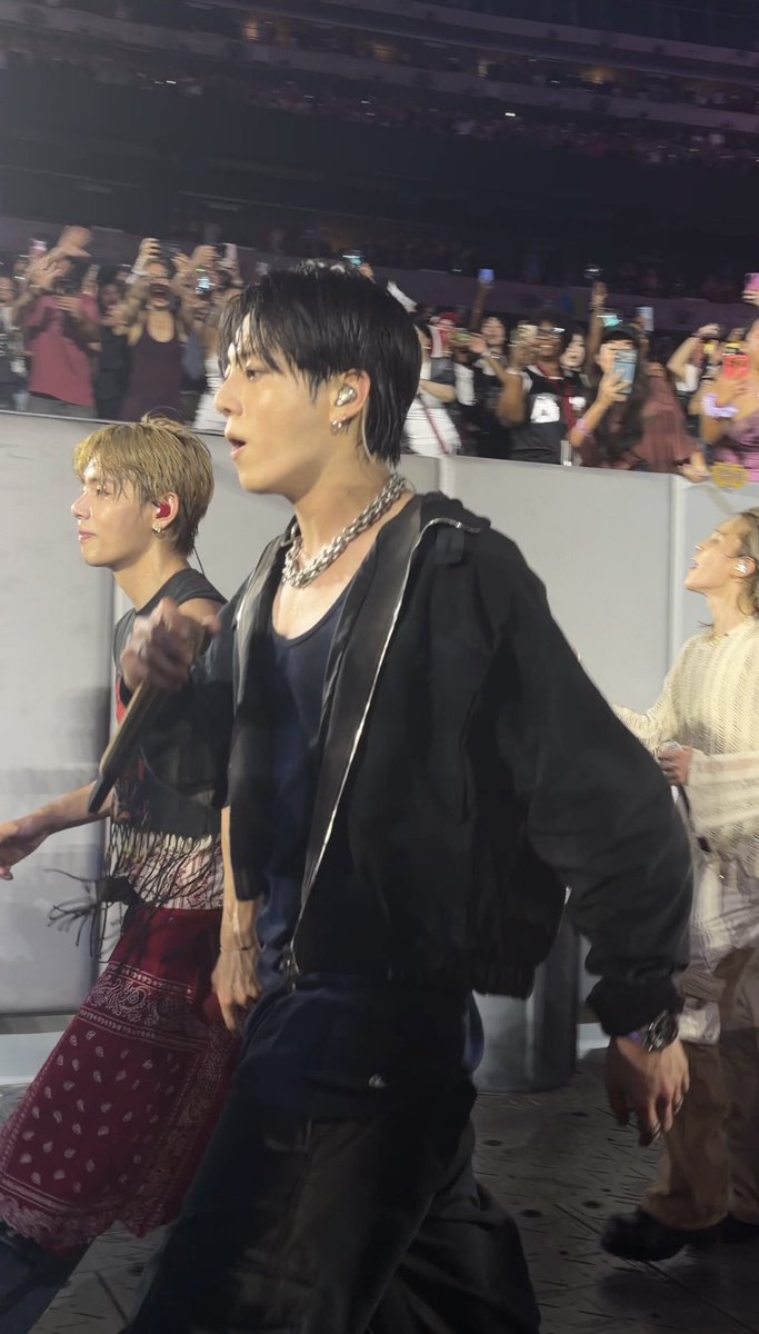 BTS うちわ undercover mission テヒョン idol barricade today….