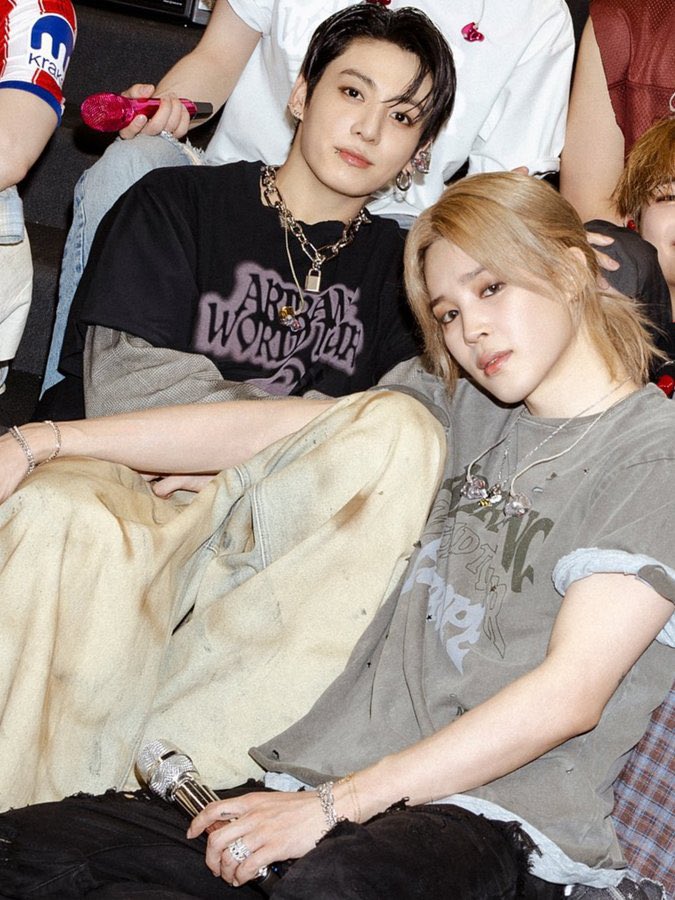 njkoomi's tweet photo. we really got jungkook with blondemin &amp; silvermin in one era. this is actually insane 😭 https://t.co/JZRi8rpoVG