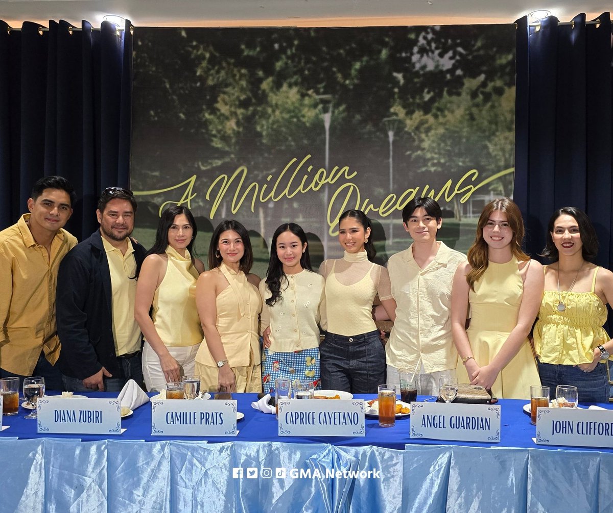 gmanetwork's tweet photo. ANO ANG HANDA MONG GAWIN PARA SA PANGARAP? ✨

Pinangungunahan nina Caprice Cayetano, Angel Guardian, at Camille Prats, kasama sina Gabby Eigenmann, Diana Zubiri, Juancho Triviño, Vaness Del Moral, Lauren King, at Clifford Gaw, sa isang kuwentong magpapaalala sa kahalagahan ng pangarap, pamilya, at pag-asa. 🤩
 
Abangan ang A Million Dreams, coming soon sa GMA Afternoon Prime. 💙