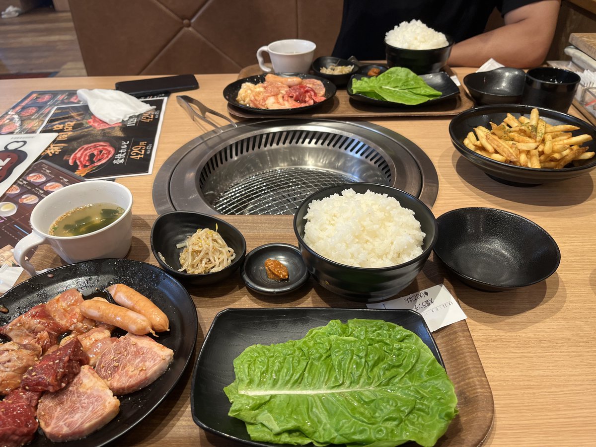 Sheep_VRC_'s tweet photo. あつきちと飯〜〜 https://t.co/AdT5nWM5Gi