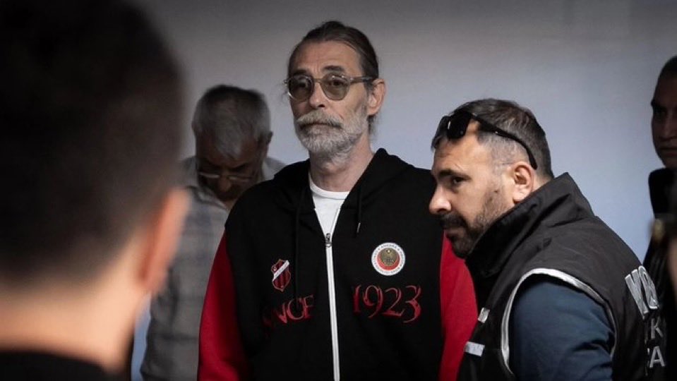 MuhailfToplum's tweet photo. Etimesgut Belediye Başkanı Erdal Beşikçioğlu tutuklandı! https://t.co/LTT6ihmEZr