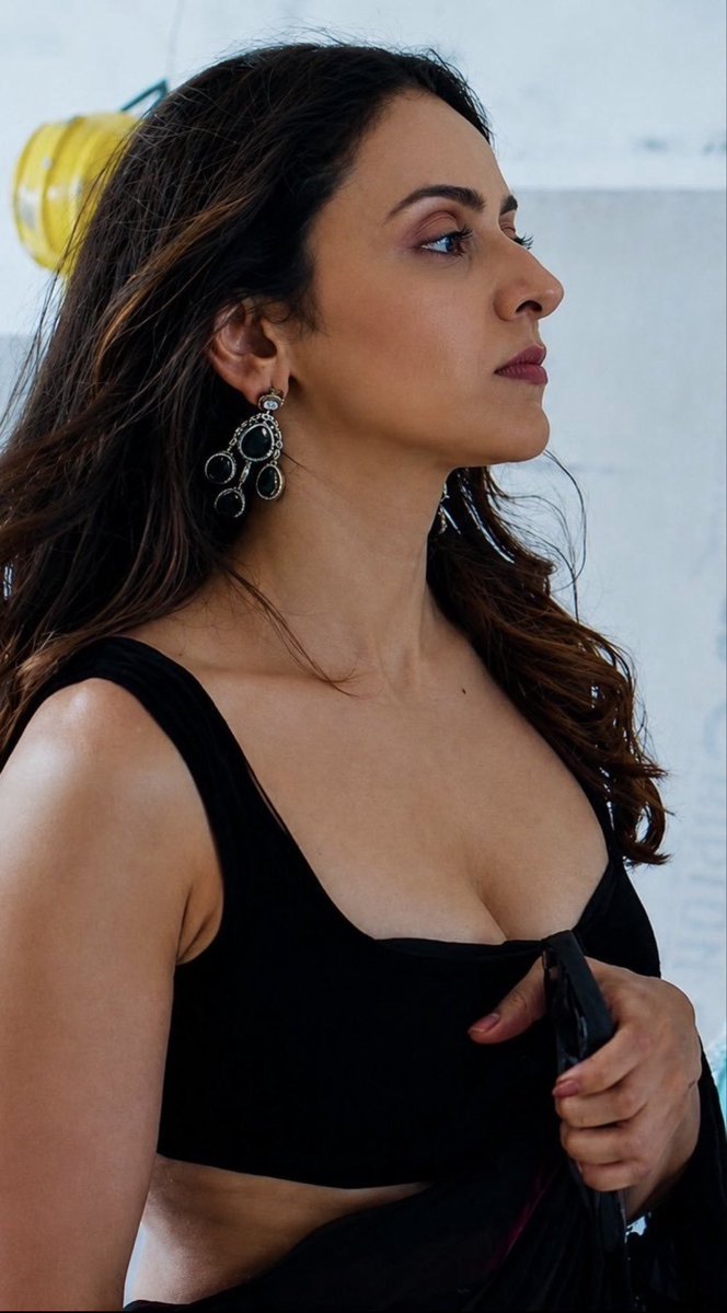 sissysouls's tweet photo. I dressed in saree &amp; came out to see him flirting with my cousins and aunties in a function

Me: Dei I invited u bcoz u spend ur tym with me, not by flirting with them

Him: Ayyo.. En chellam.. don’t be angry. They want to know how we met

Me: n wt u said?

Him: Bus stand toilet https://t.co/TakPzqaHta