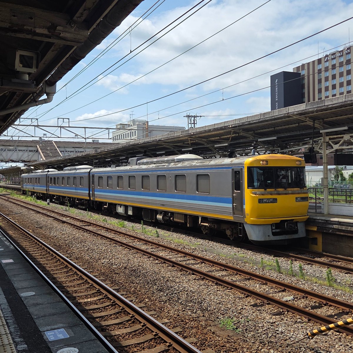 _N_station_'s tweet photo. 今日は御殿場線検測してたっぽい。
というか上2灯だけ前照灯点灯とかできるんかお前 https://t.co/ipH5S2UuIZ