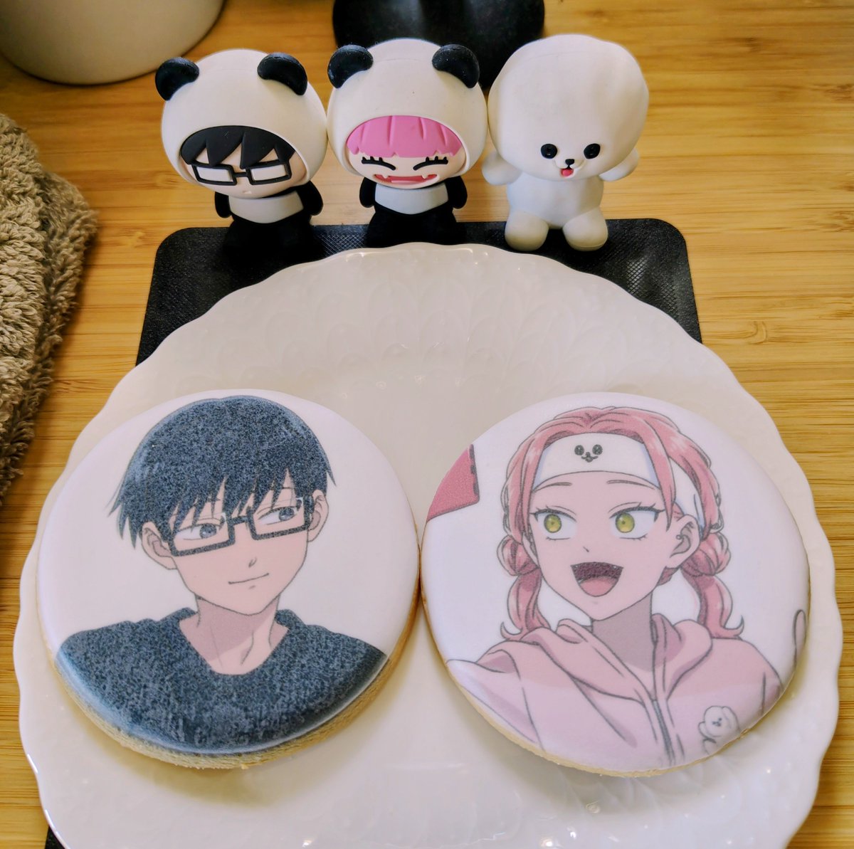 cyalonn's tweet photo. 午後おやつはアニメイトグラッテでげとしてみゆすけちゃんクッキー…本日までの賞味期限ゆえ食します〜っ💦ｴｰﾝ💦しかし超食べ辛いｨｨｨ😭😭😭まだ冷凍してる分もあるけどね💦 https://t.co/vJOWqy8p4h