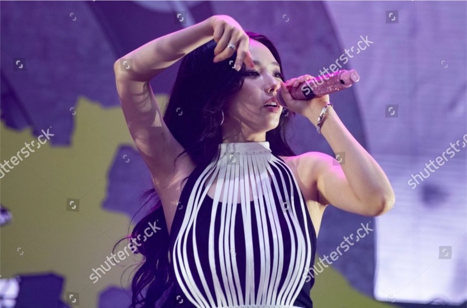 singingmybluus's tweet photo. karina’s shutterstock photos 💙

#aespaAtLollapalooza #카리나 #KARINA https://t.co/qVMys1oPsl