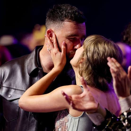 TheTSDaily's tweet photo. 💍 | One month ago today, Taylor Swift and Travis Kelce officially became husband and wife.

It still doesn't feel real that our girl is finally married. 🥹🤍 https://t.co/KXniRu8Yqp