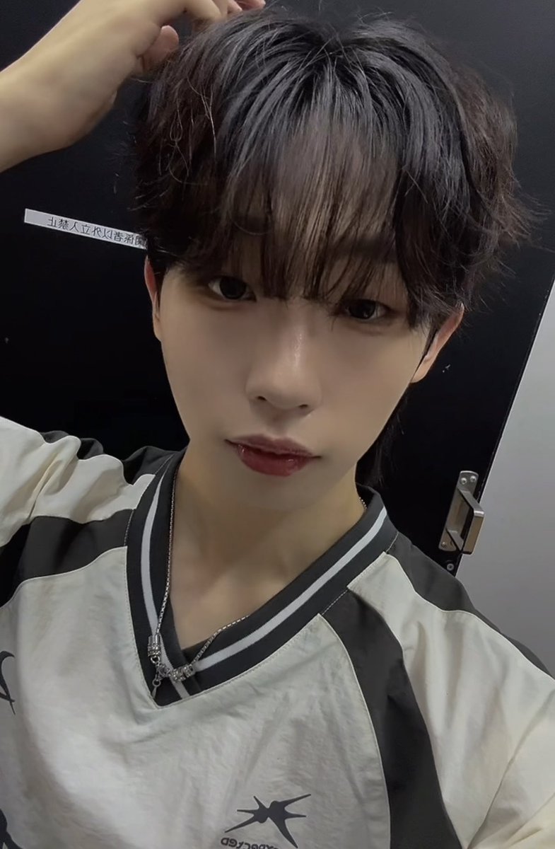 NBIG_official's tweet photo. 👀❓

#NBIG #엔빅
#SEONGJUN #성준 https://t.co/bqE1qhM5Dt