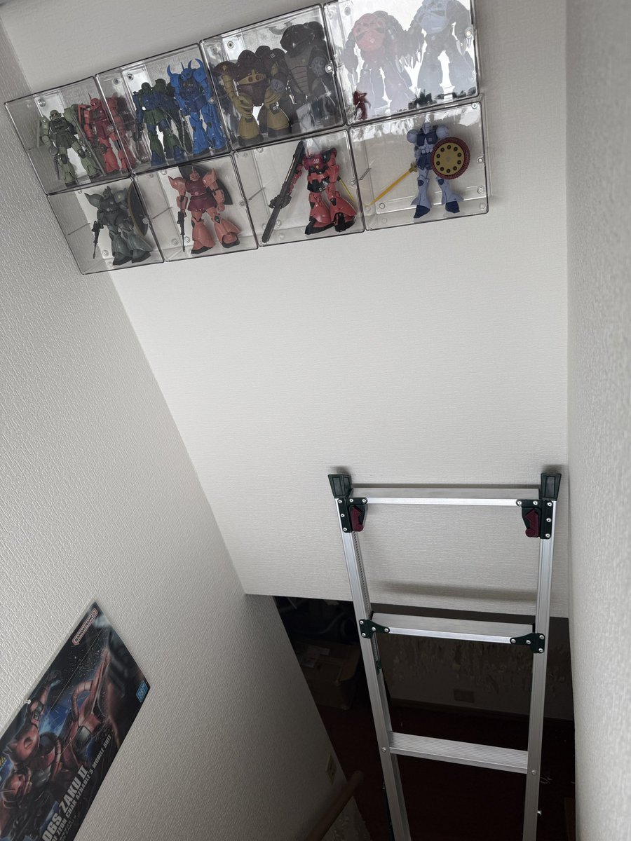 gunpla2022's tweet photo. 8ケースまで設置完了😃
#ジオン脅威のメカニズム
この中で成型色仕上げが2つあります

#高所作業
最初は怖いけど、すぐに慣れちゃいます

今日が比較的涼しい日でよかった😅 https://t.co/jo0MfImuSj