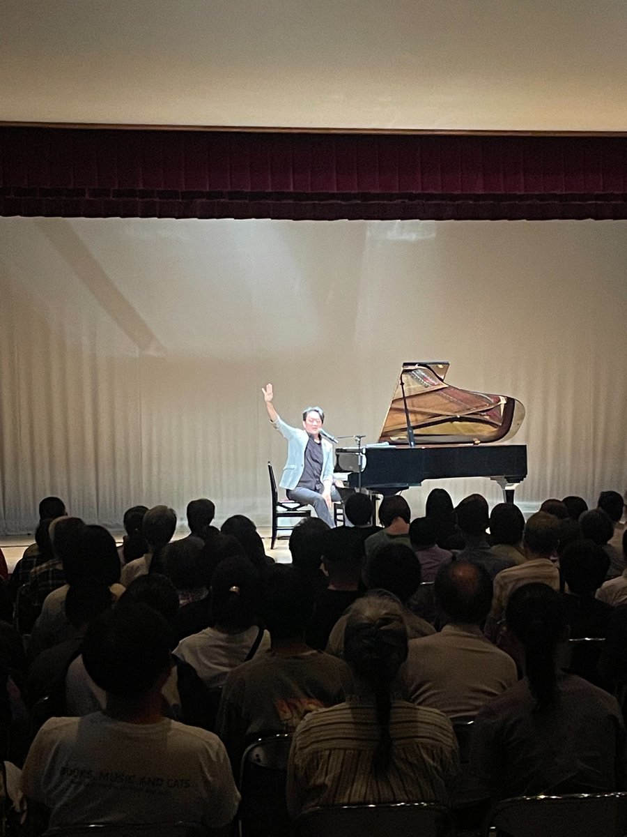 kibou_hall's tweet photo. 作曲家・ピア��ストの #小林真人 さんが7/11（土）に八幡タウンセンターで地域コンサートを行いました。小林さん作曲の楽曲等を演奏し、大きな拍手が送られました。
7/12（日）には #希望ホール にてフレンドリーコンサートを実施！にこにこ笑顔の子供達と保護者の姿が見られました😊
#酒田市　#ピアノ https://t.co/O5Uu7MZfDA
